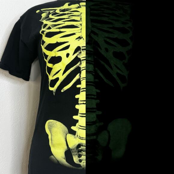 00s Halloween Ribcage Skeleton Bone  T-Shirt Glow in the Dark Unisex Medium - Picture 1 of 9